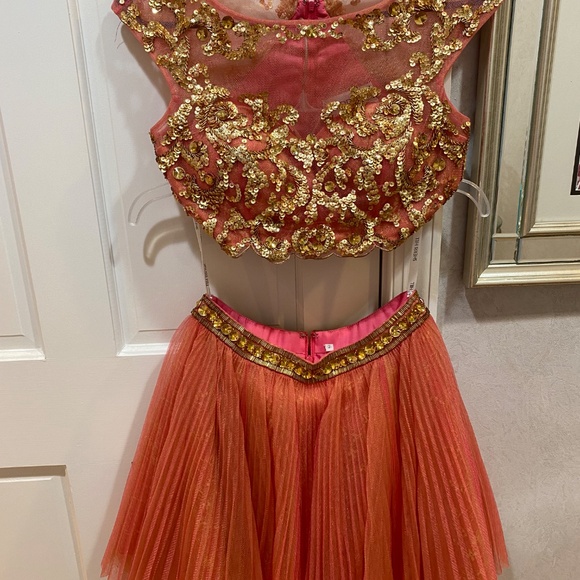 SHERRI HILL 45112 SZ 2 CORAL GOLD 2 PC SKIRT CROP COCKTAIL HOMECOMEING DRESS - Picture 1 of 13